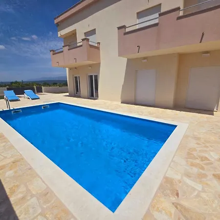 Sun With Pool * Paljuv