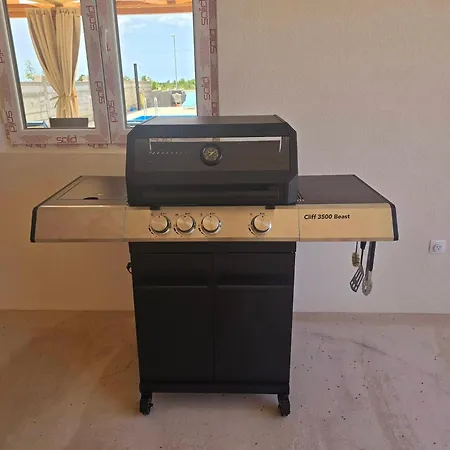 Sun With Pool شقة