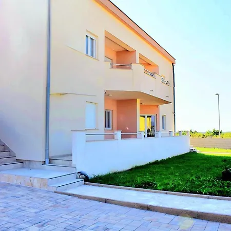 Sun With Pool アパート