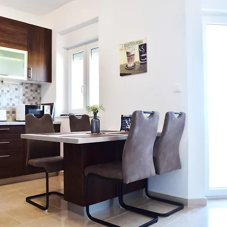 Sun With Pool アパート