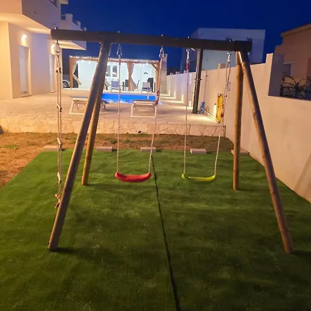 Sun With Pool アパート *