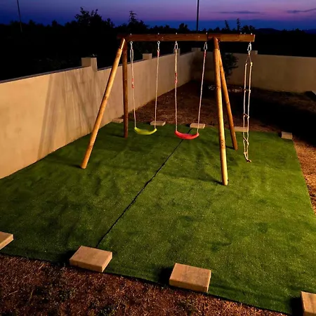 Sun With Pool Paljuv